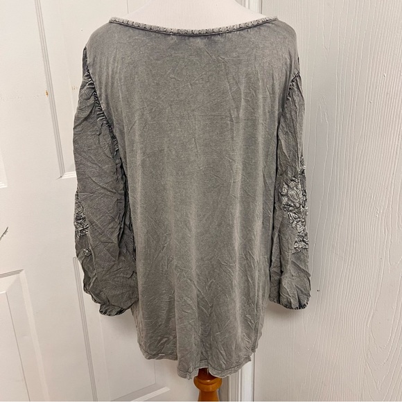 Solitaire Embroidered Sleeve Top A5 - Picture 4 of 7